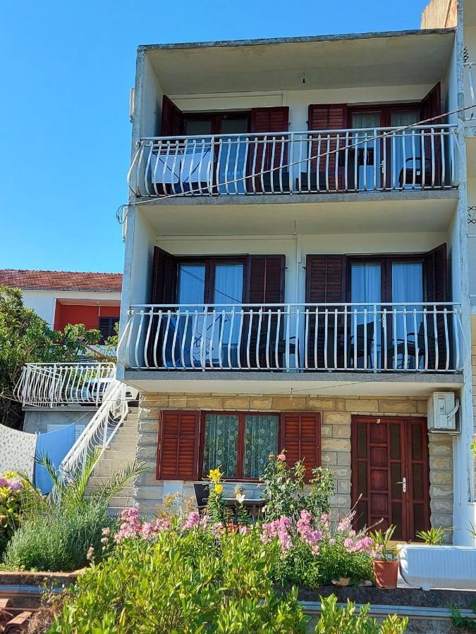 Apartmani I & J Seric Seget Vranjica Exterior photo